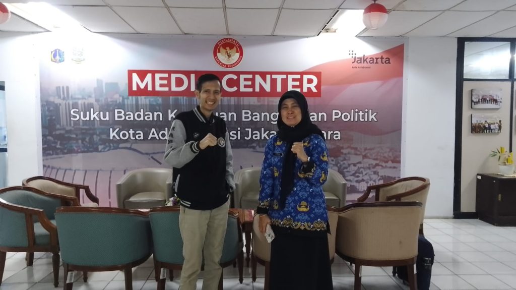 Januar Imran Utama Putra bersama Ibu Erma dari Kesbangpol Jakarta Utara